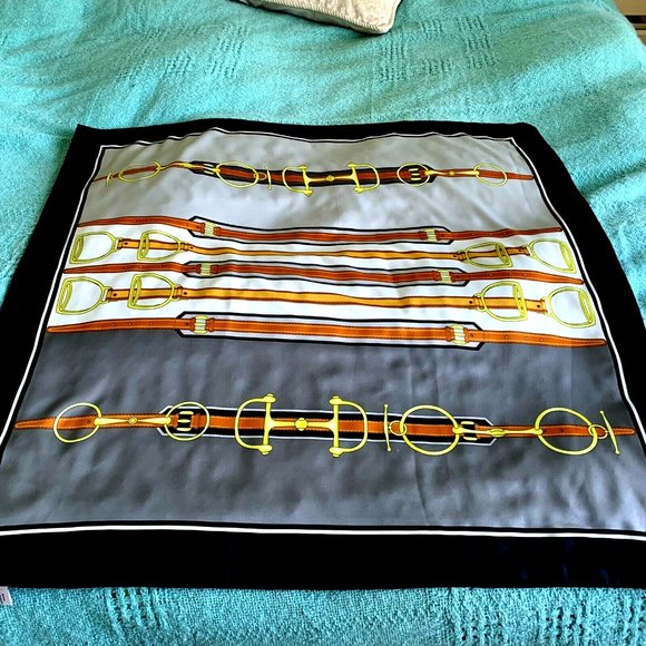 Square 100% polyester scarf Made in Italy - Picture 2 of 12